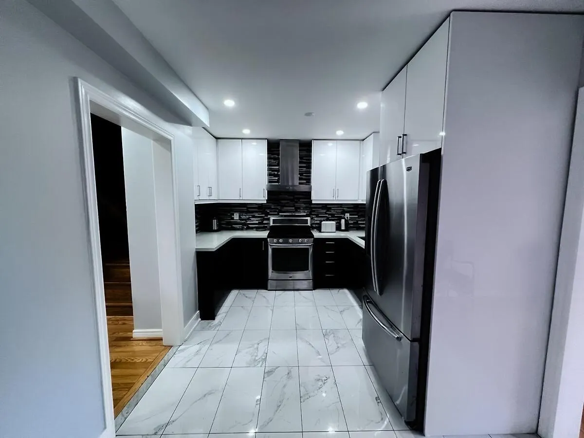 Cozy & Modern Retreat Villa Mississauga Canada