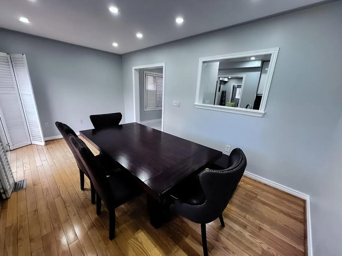 Cozy & Modern Retreat Villa Mississauga