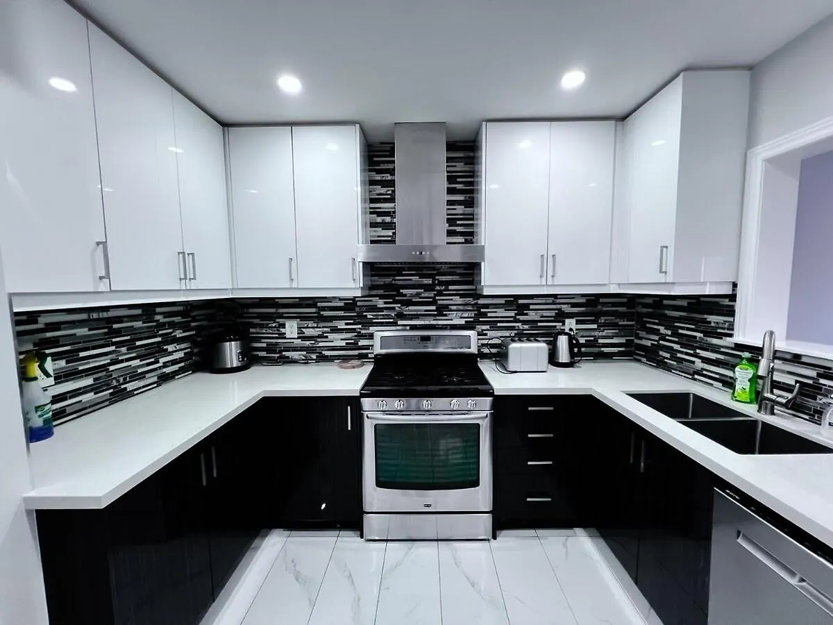 Cozy & Modern Retreat Villa Mississauga 0*,  Canada