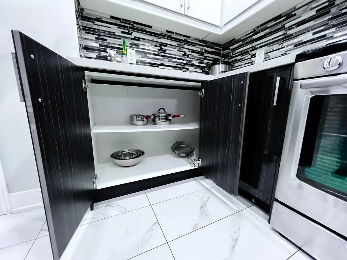 Cozy & Modern Retreat Villa Mississauga Holiday home