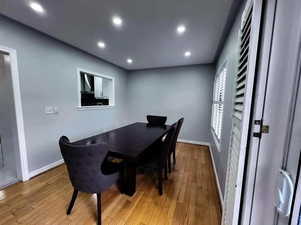 Cozy & Modern Retreat Villa Mississauga Canada