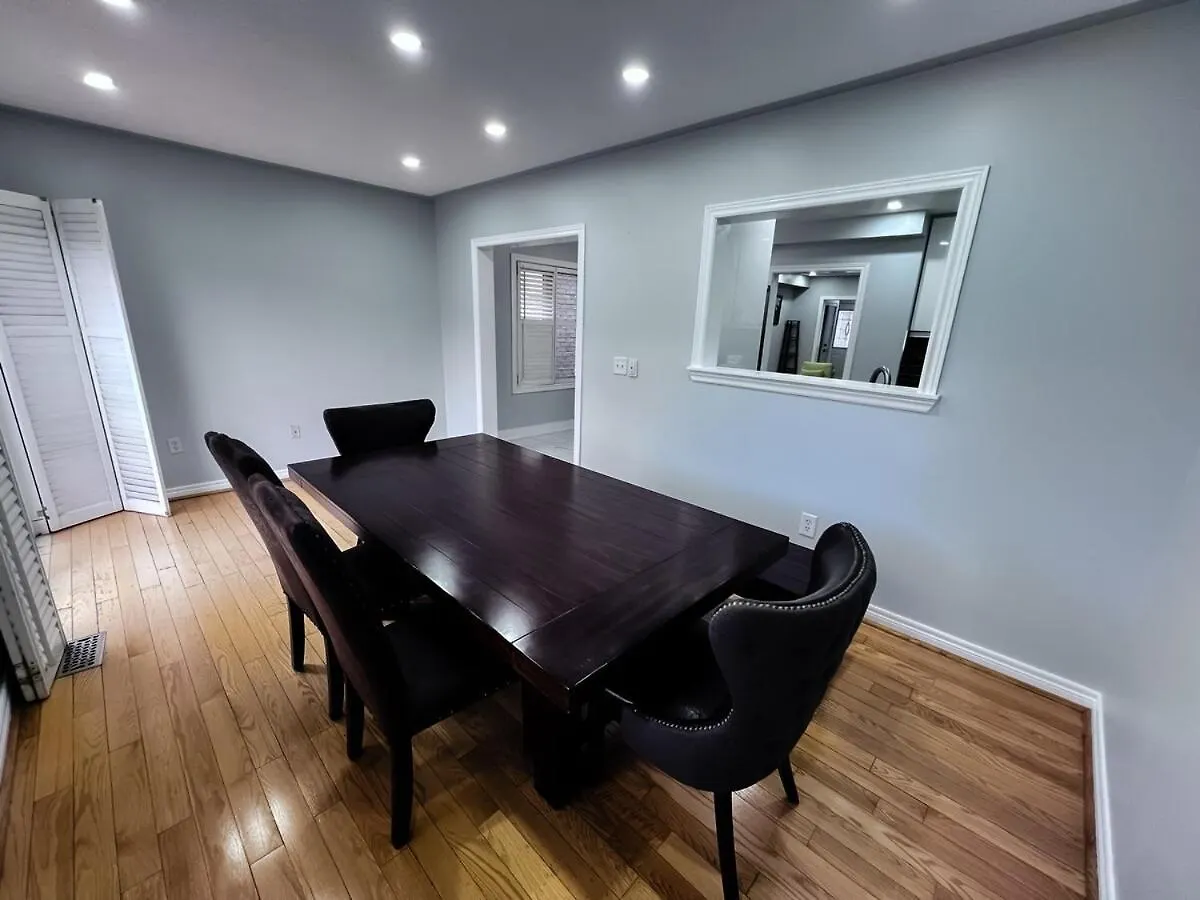 Cozy & Modern Retreat Villa Mississauga Holiday home