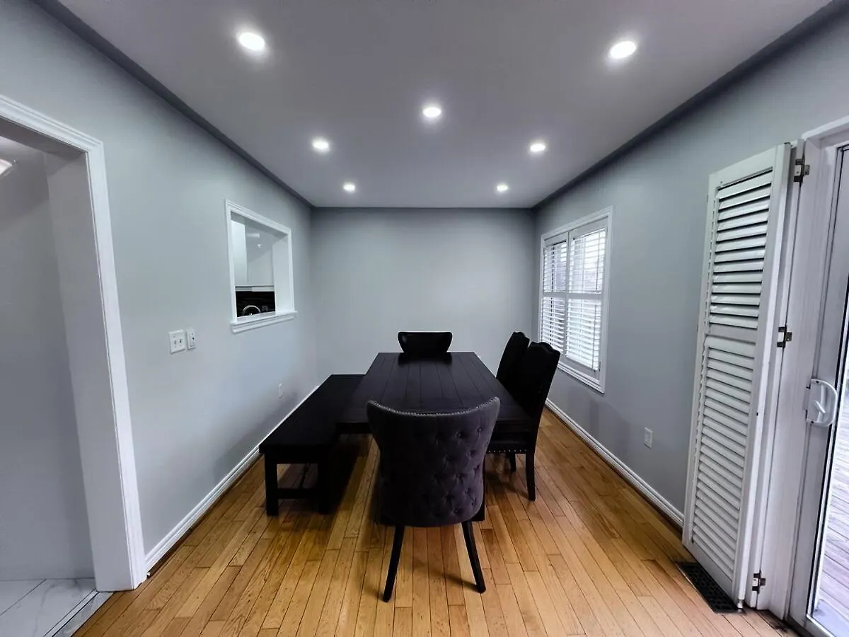 Cozy & Modern Retreat Villa Mississauga Holiday home