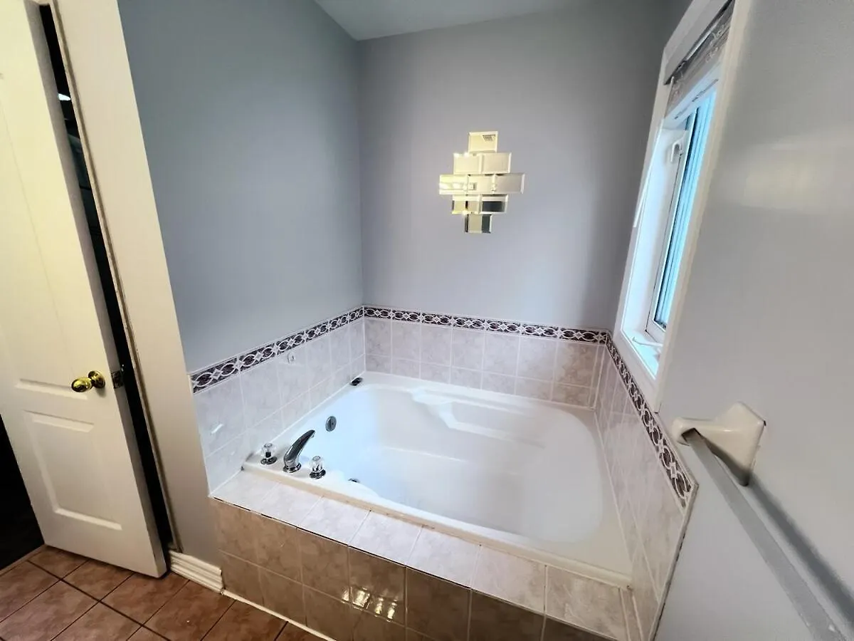 Vila Cozy & Modern Retreat Mississauga 0*,