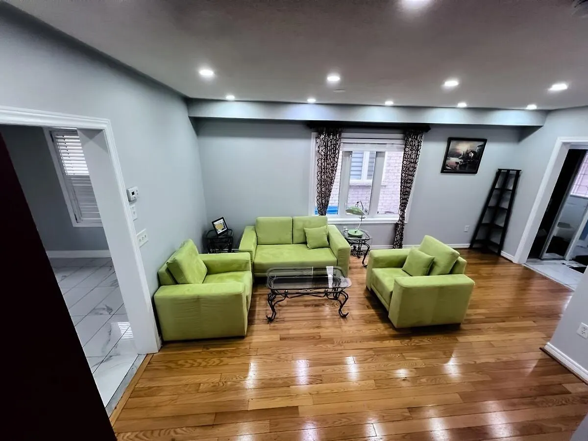 Vila Cozy & Modern Retreat Mississauga